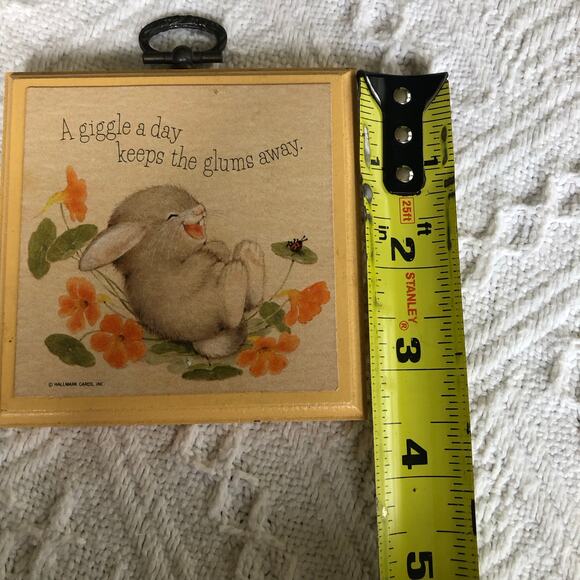 A Giggle A Day Keeps the Glums Away Vintage Hallmark Miniature Wall Hanging 3.5β - Picture 5 of 7